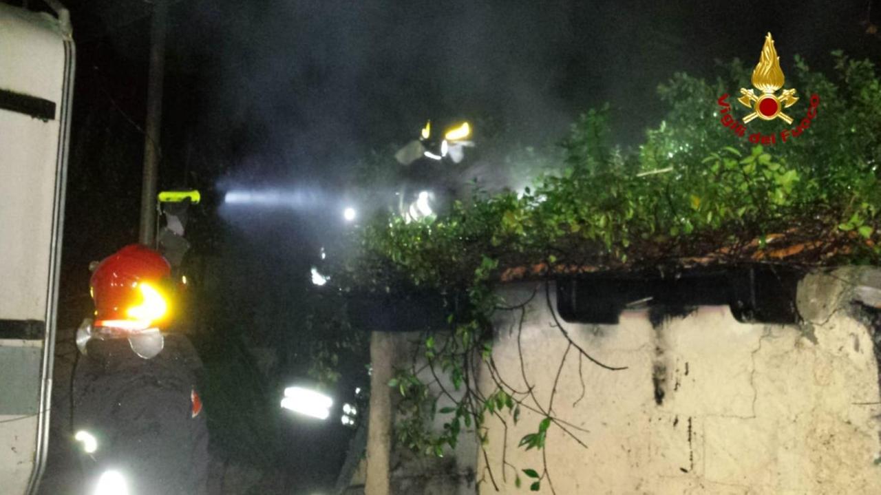 Porto Torres, incendio in un edificio con attrezzature elettriche
