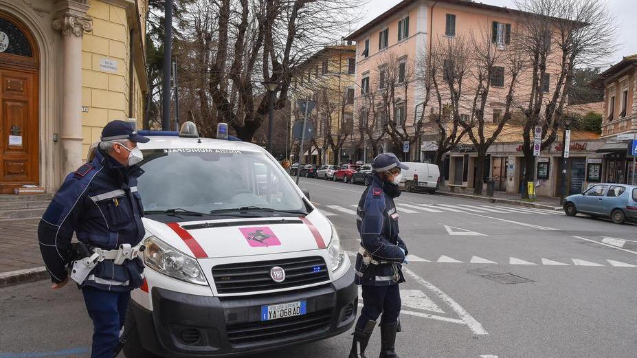 Controlli a tappeto in tutta la provincia Prime denunce per chi si trova fuori casa