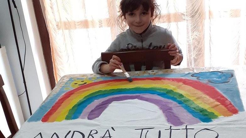 Arcobaleni per scacciare la paura I bambini dipingono la fiducia