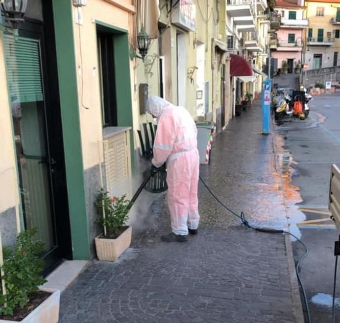 È partita l’igienizzazione delle strade del promontorio 