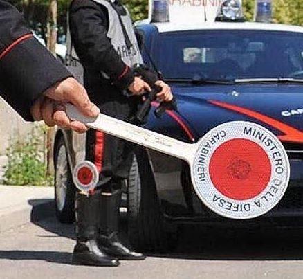Sassi contro un cane e finestra in frantumi arrestato un 23enne