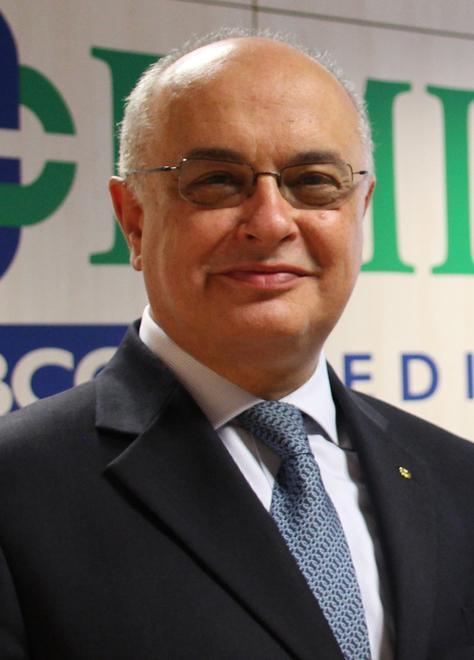 «Restate a casa»