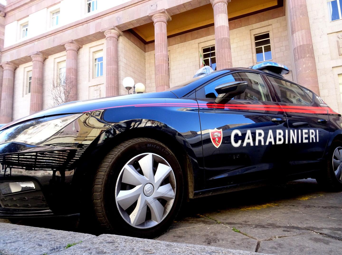 Sassari, a passeggio o seduti al bar: 16 denunciati 