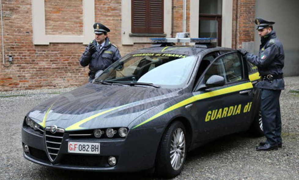 Modena. Esce per lavare la macchina Denunciato 30enne irregolare 