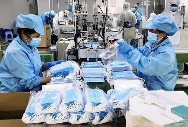 Coronavirus, l'annuncio di Solinas: "In arrivo in Sardegna 450mila mascherine"