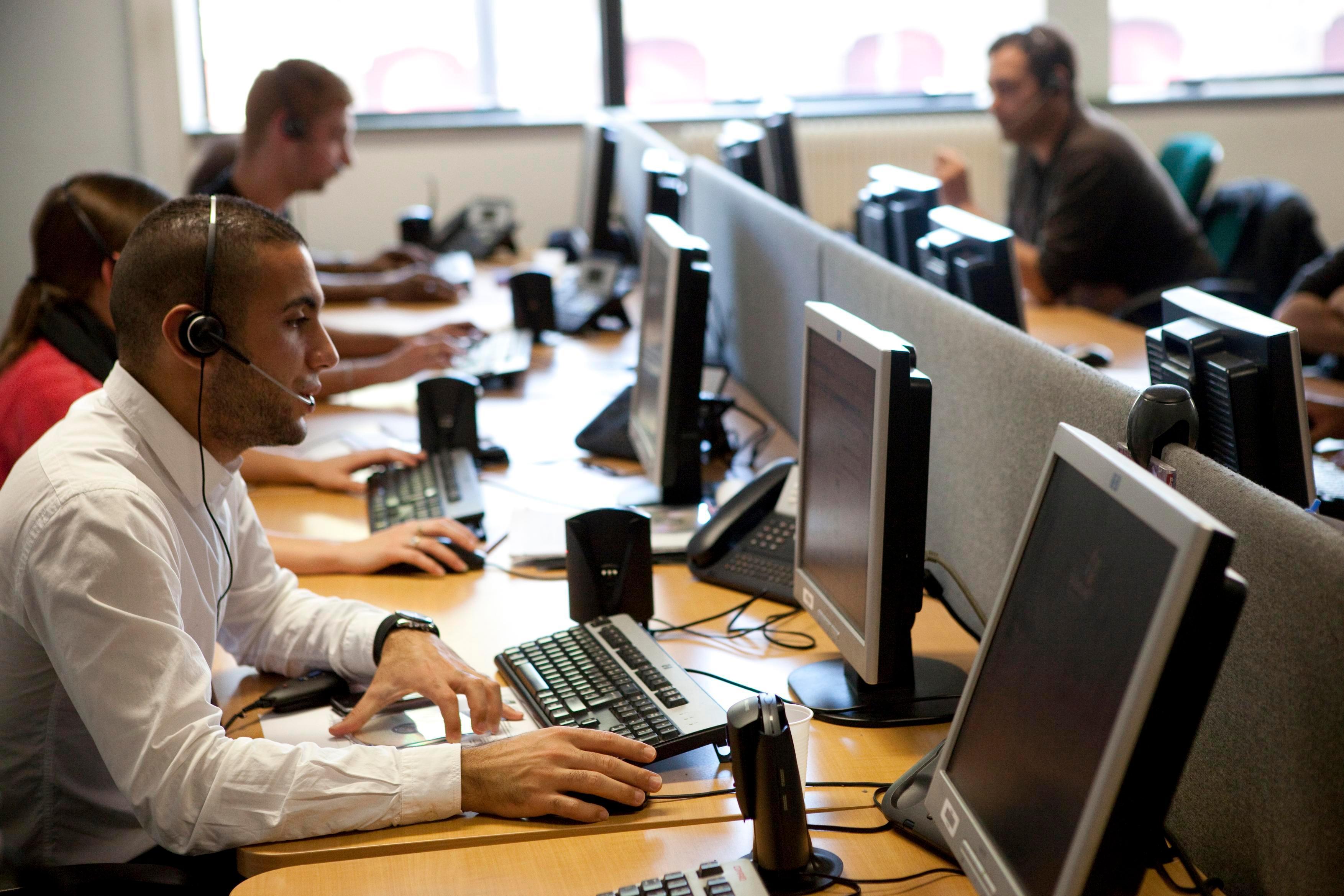 Coronavirus, allarme della politica per le condizioni di lavoro nei call center