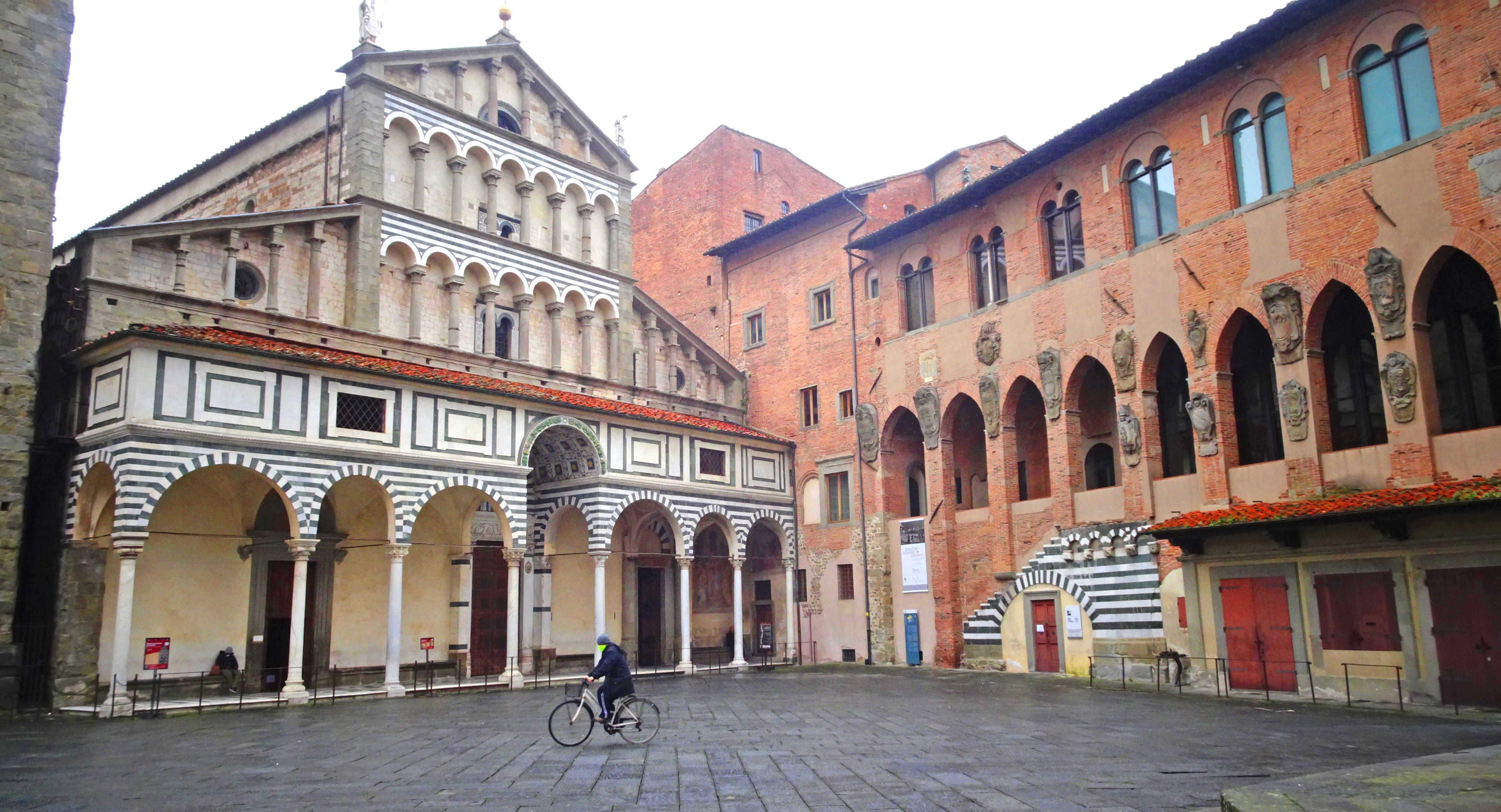 Piazza del Duomo a Pistoia (Foto Gori)