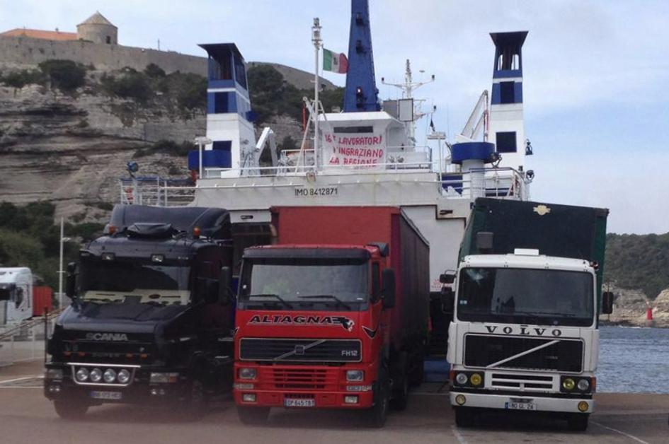 Sardi prigionieri a Bonifacio: sarà la Regione a riportarli a casa 