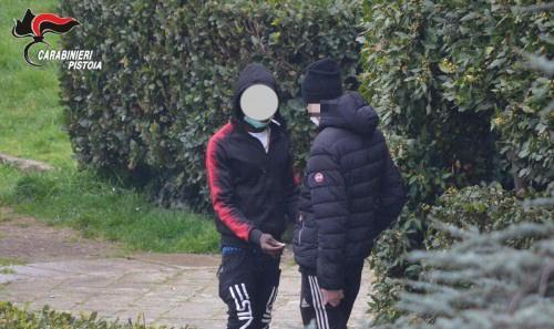 Pusher e cliente con la mascherina: ecco lo spaccio ai tempi del coronavirus 