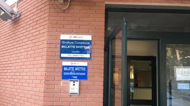 Reparto di Ostetricia in tenda a Cagliari