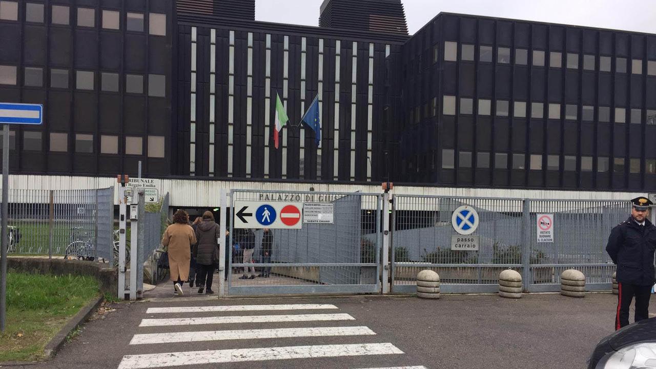 Coppia di sordomuti in frantumi: lui è violento