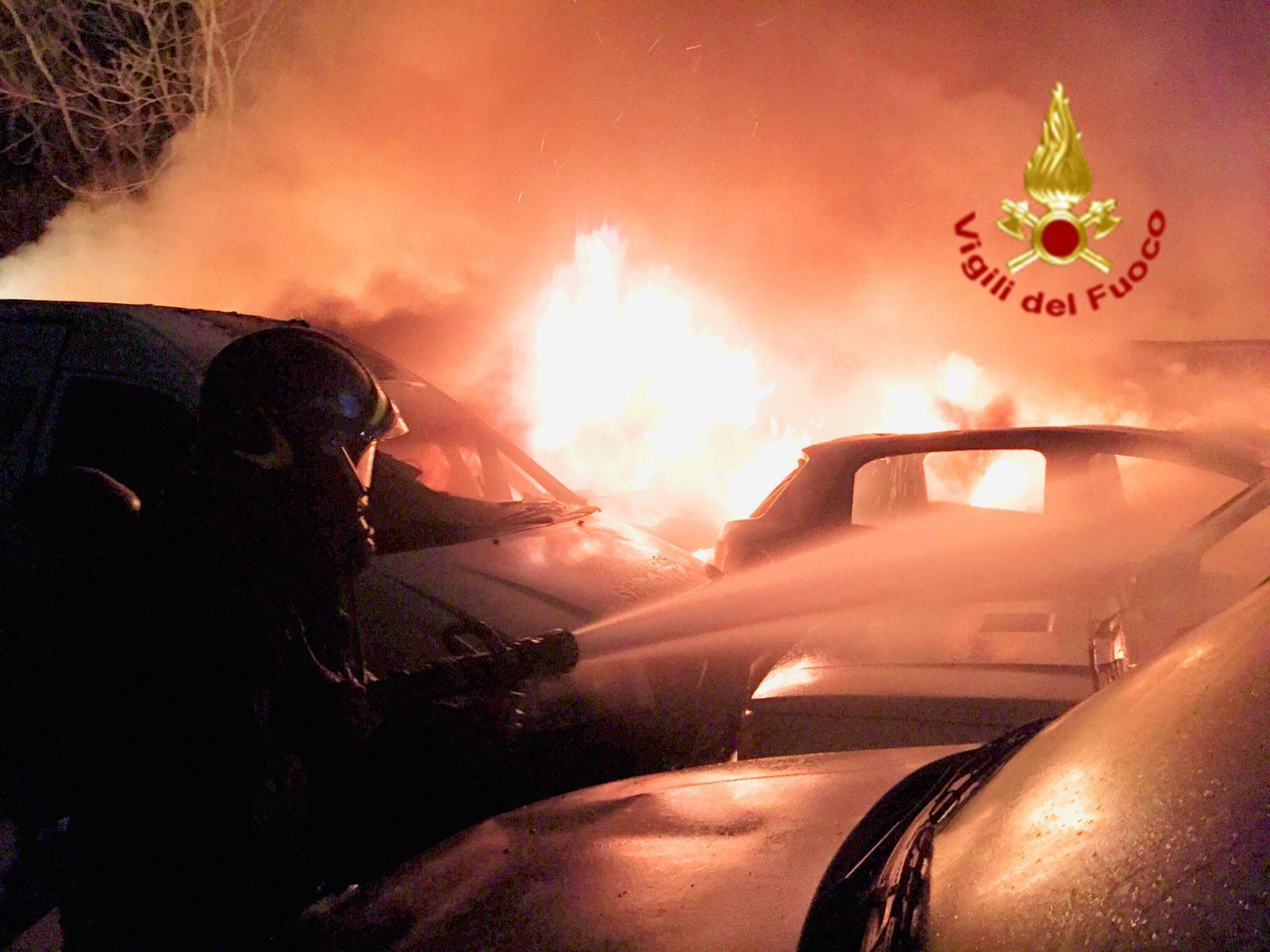 L'incendio in via Traversa del Beccarello