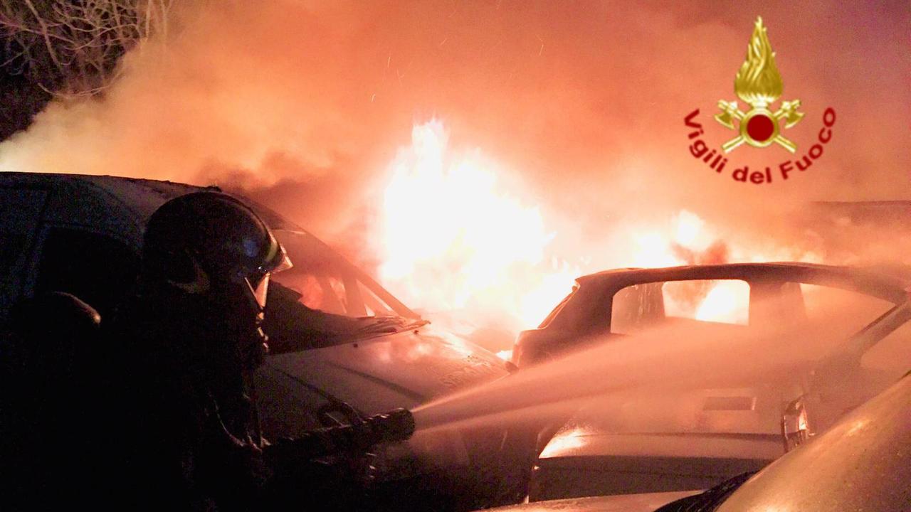 L'incendio in via Traversa del Beccarello
