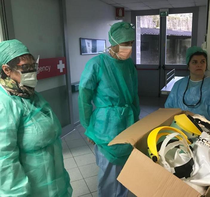 Croce Rossa e Lions donano mascherine e caschi protettivi 