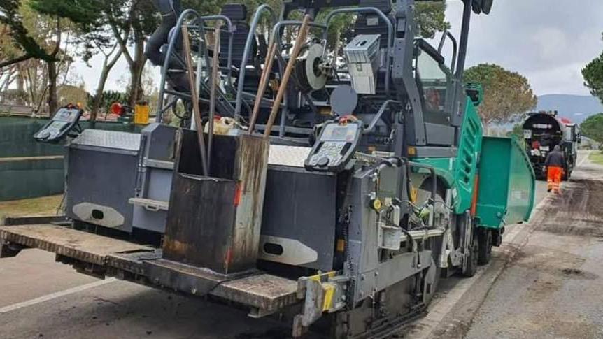 Via dossi e radici dalla Giannella Operai al lavoro