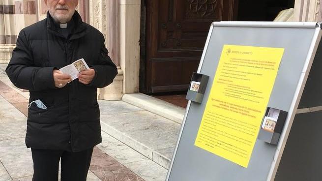 Messe in diretta Fb e un’antica preghiera diffusa in 5mila copie