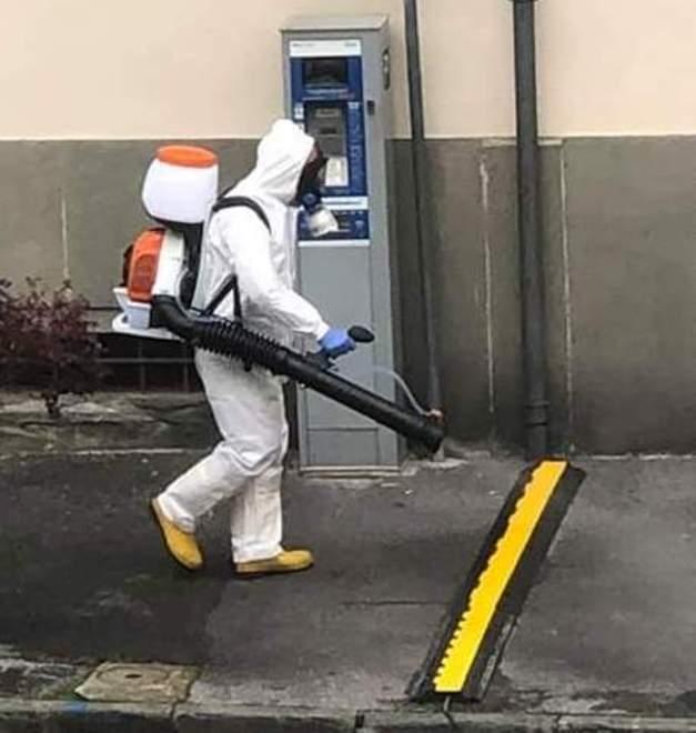 Le strade igienizzate dalla Protezione civile Da lunedì subentra Alia 