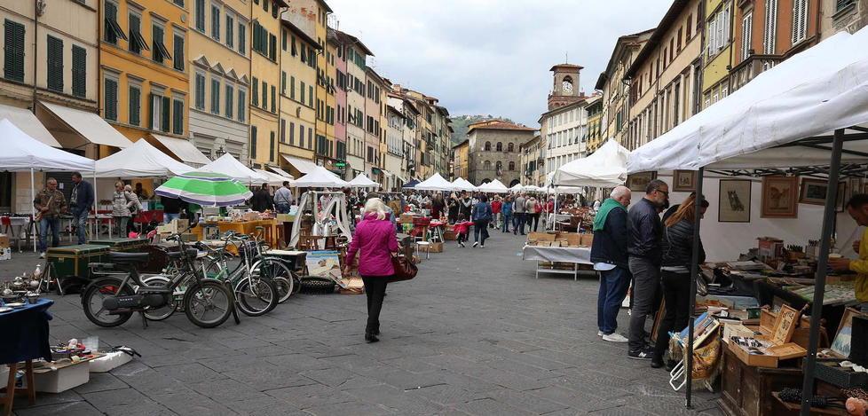 Mercato alimentare tra le polemiche Giurlani: tutto regolare
