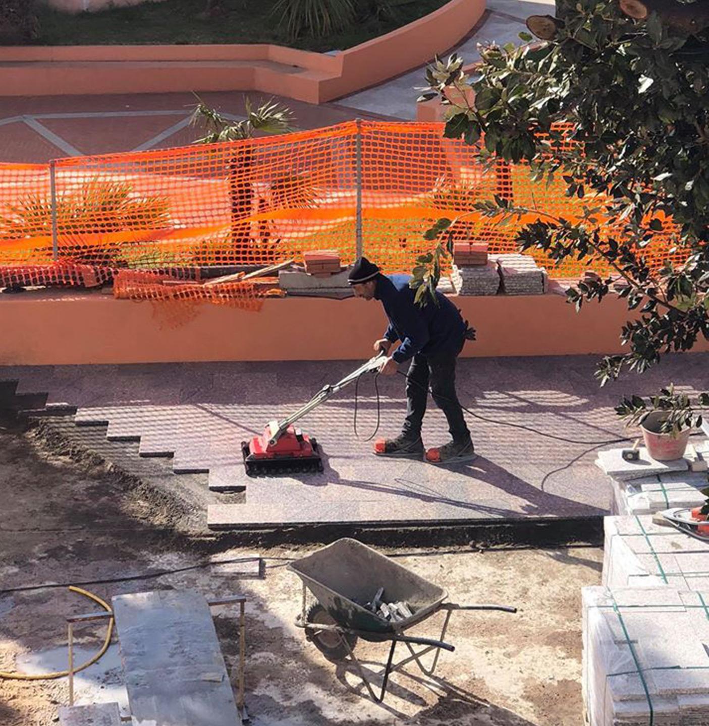 Proseguono i lavori in piazza Due Palme