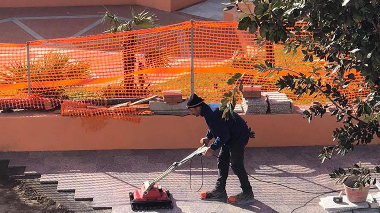 Proseguono i lavori in piazza Due Palme