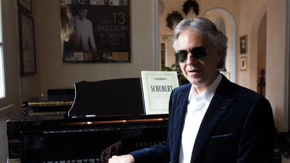 Il consiglio di Bocelli: «Ascoltate tanta musica, è un antidoto contro la paura»