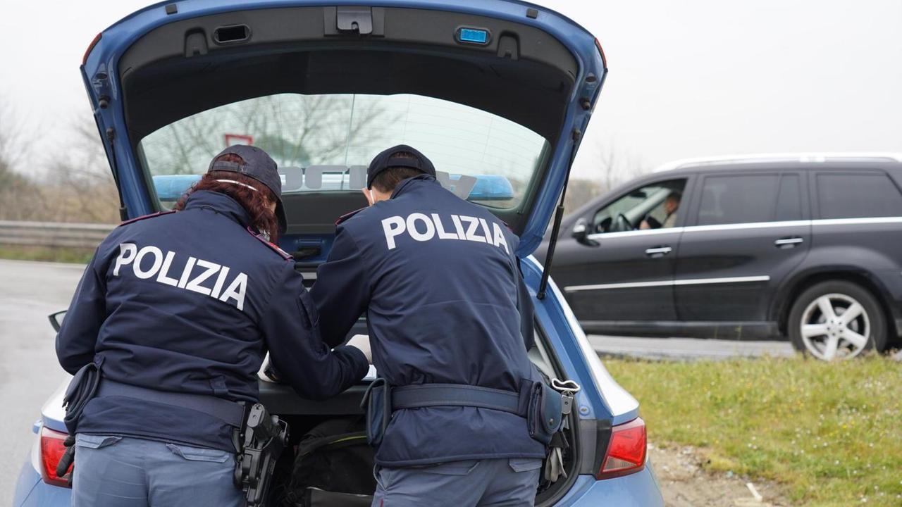 Coronavirus, in isolamento organizza una festa a casa: denunciato