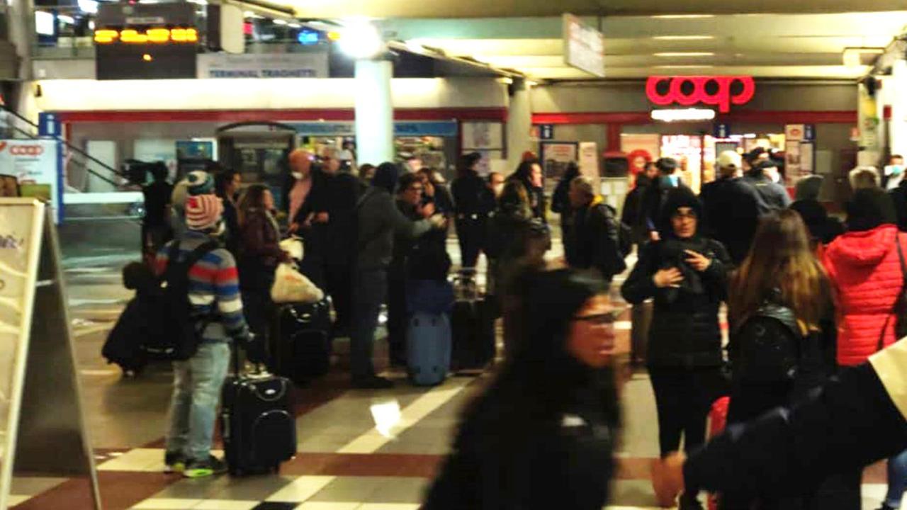 Centinaia di emigrati sardi bloccati per ore nei porti prima del ritorno a casa