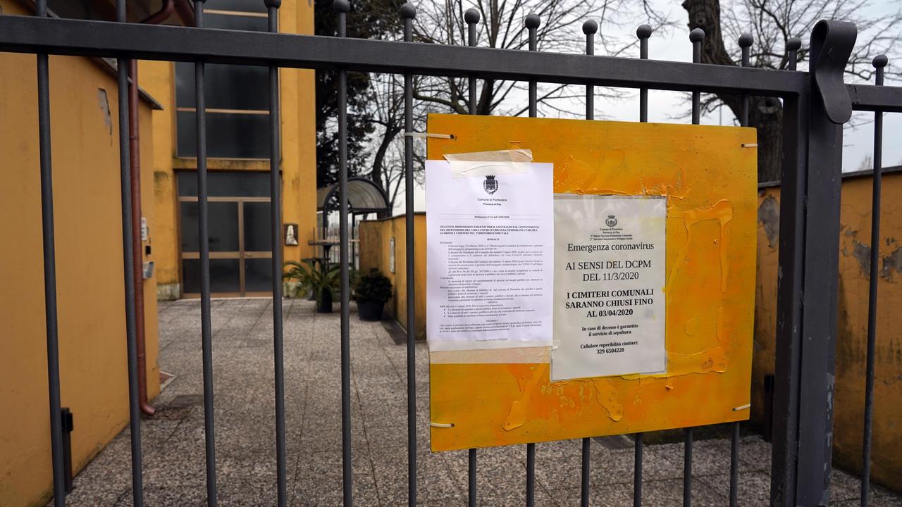 Il cimitero di Pontedera chiuso per il coronavirus