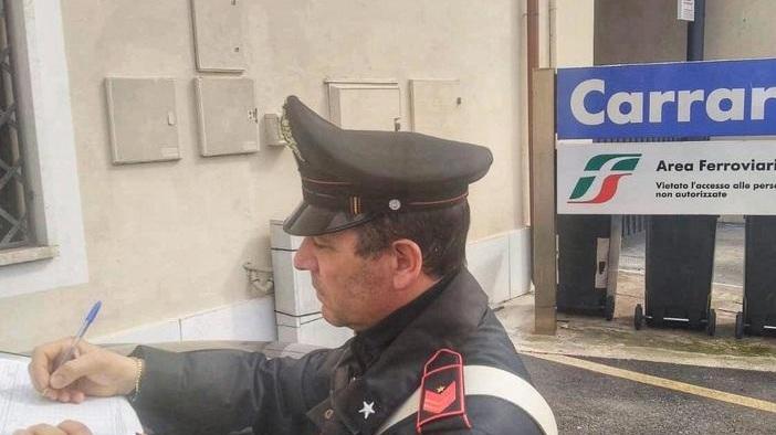 Ladro in farmacia, bottino di vitamina C Rubato un pacco intero, valore 400 euro Un uomo di mezza età ha aspettato che il corriere depositasse lo scatolone all’ingresso, lo ha afferrato ed è fuggito