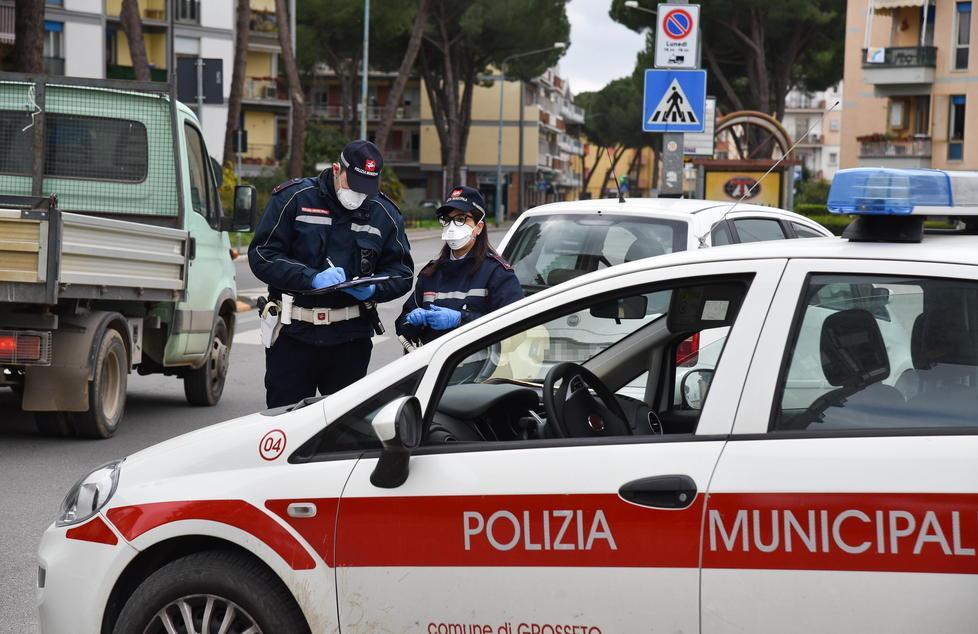Transito a piedi e in auto controllato in città da quattordici pattuglie