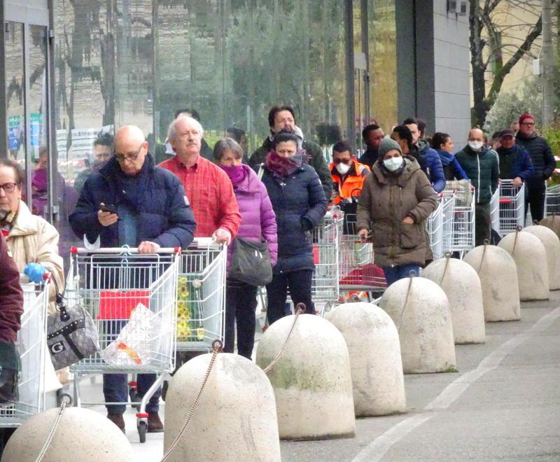 Per gli anziani fragili la spesa arriva a domicilio 