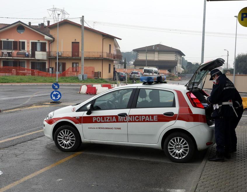 A chi deve uscire da casa serve l’autodichiarazione 