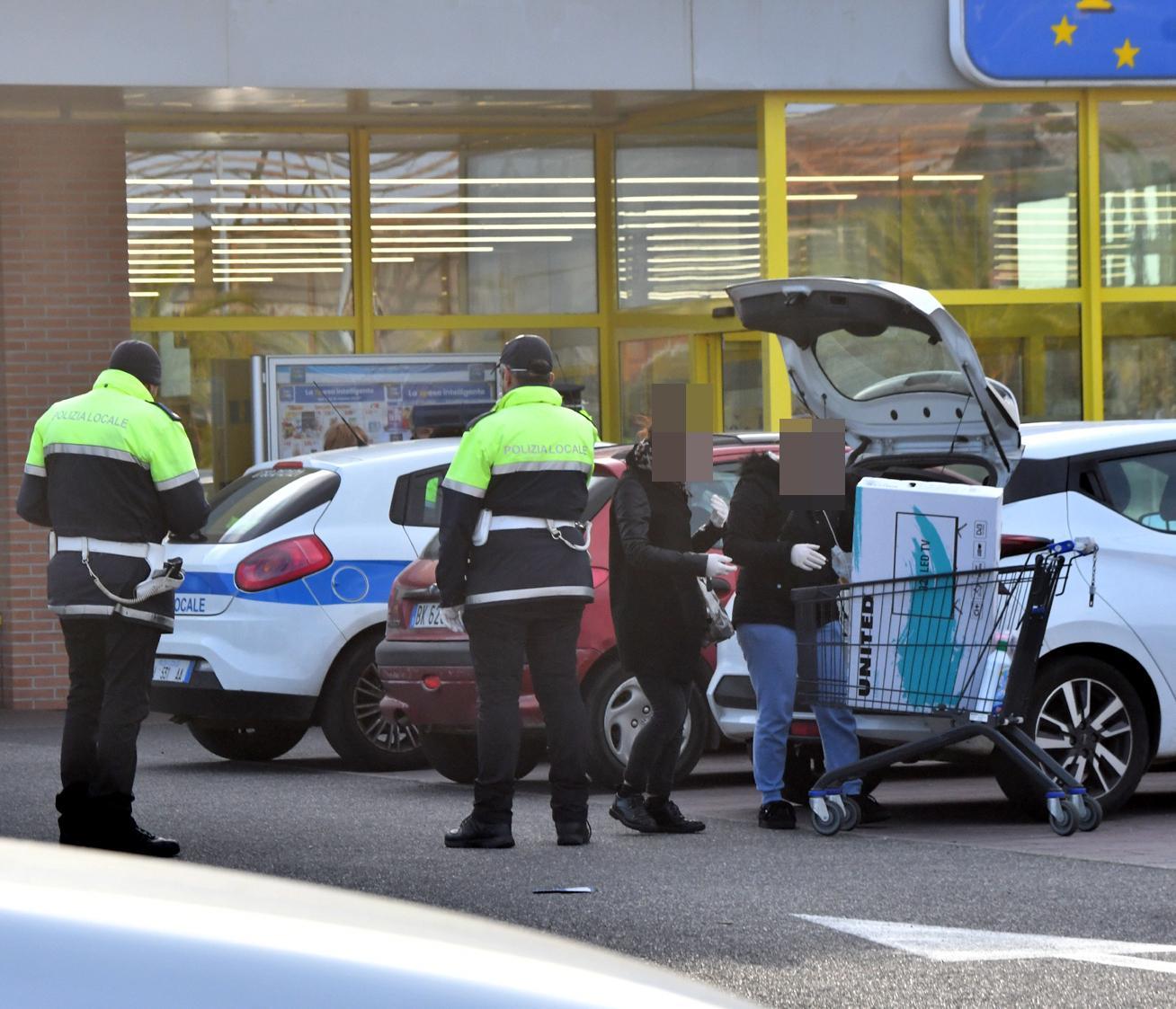 Da Santa Giusta nessuno passa: è scontro con Oristano
