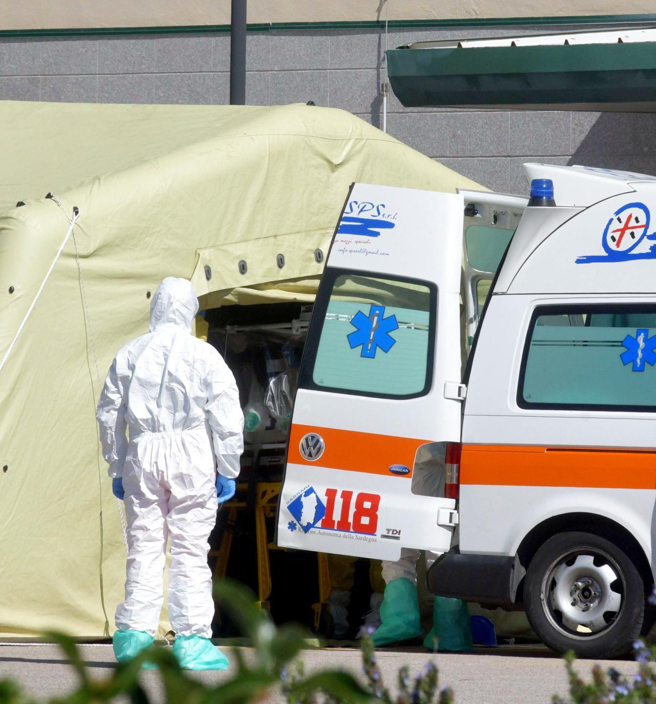 Volontari senza protezioni, ambulanze a rischio stop 