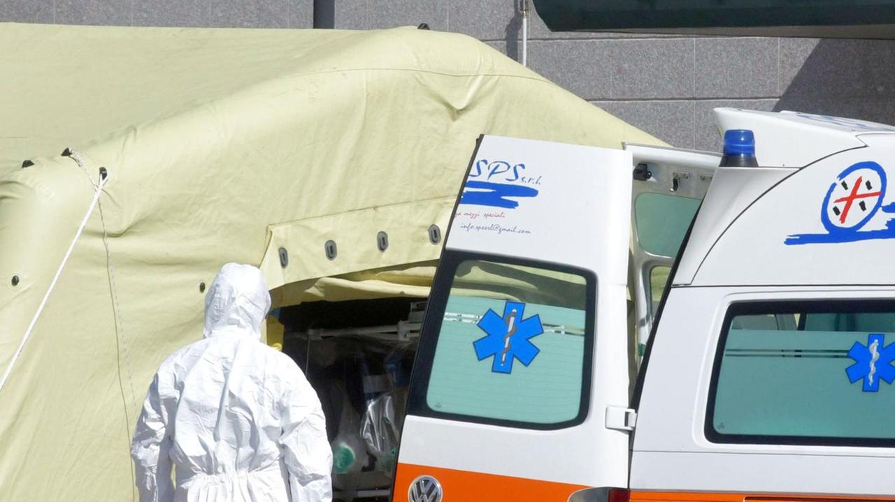 Volontari senza protezioni, ambulanze a rischio stop