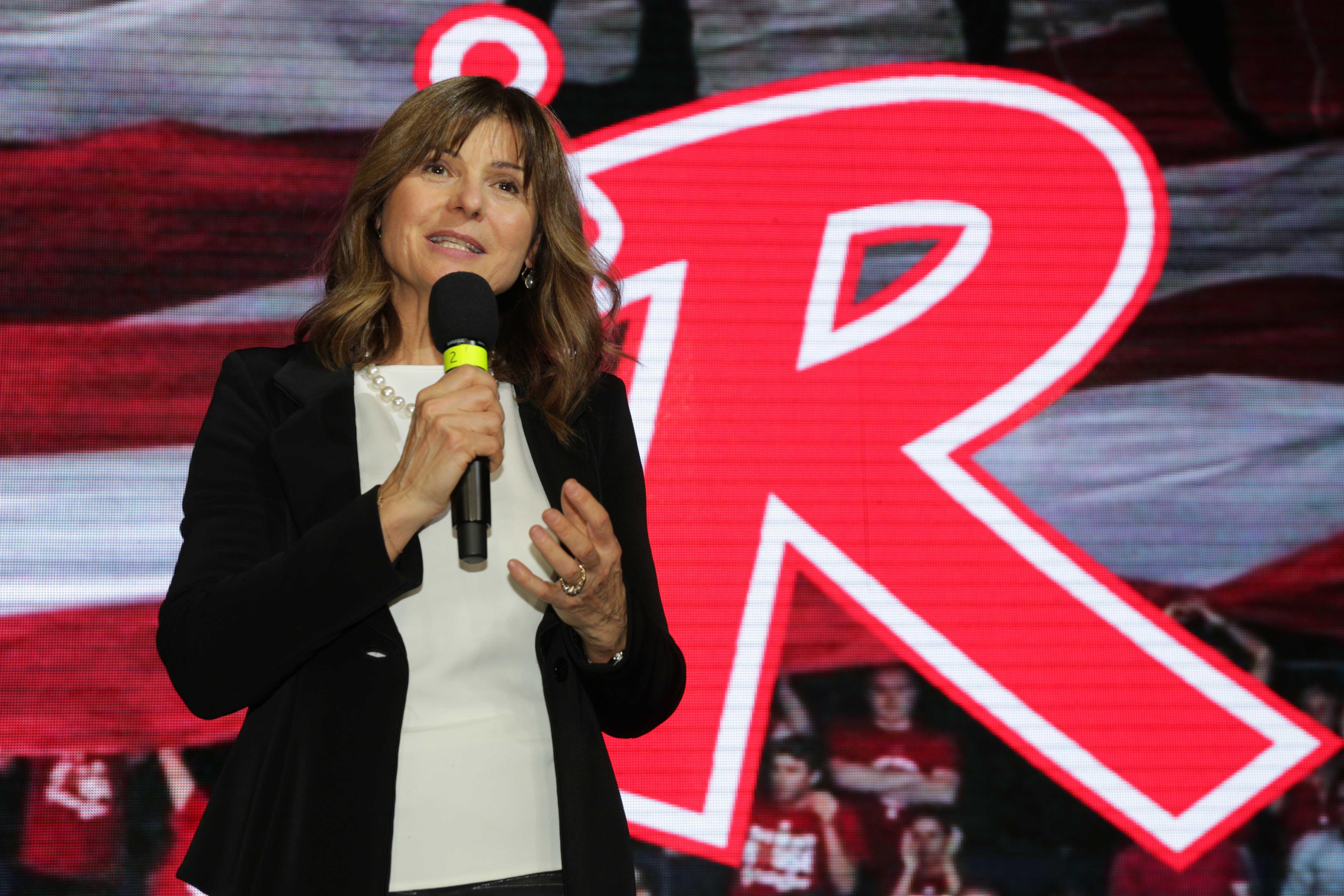 La presidente biancorossa Maria Licia Ferrarini sul palco durante la festa degli auguri lo scorso mese dicembre