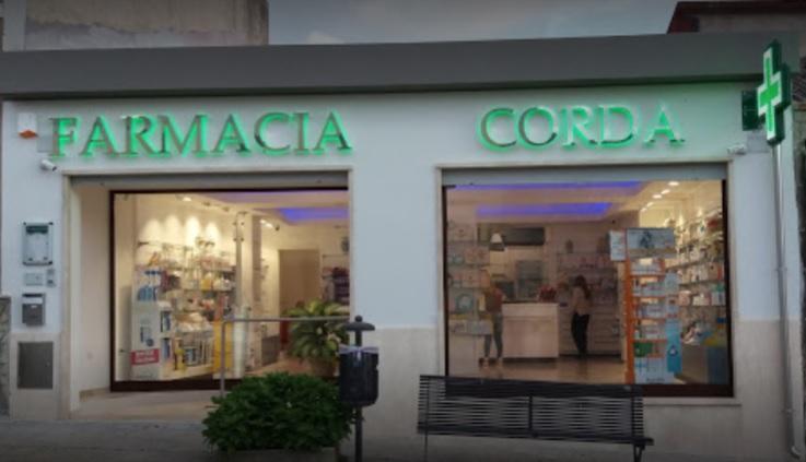 Tissi, rapinano la farmacia indossando la mascherina protettiva