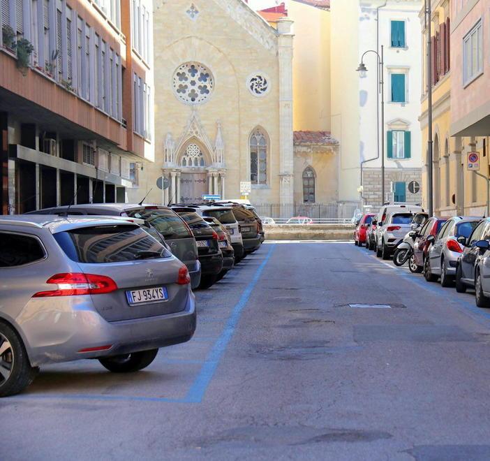 Cronavirus, stalli blu liberi per i residenti: Cepparello tratta con Tirrenica 