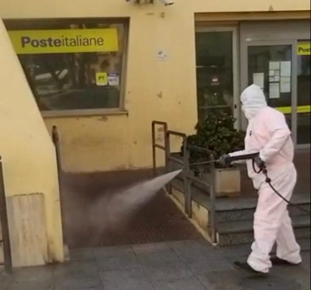 In Gallura sanificazione di strade e piazze contro il coronavirus  