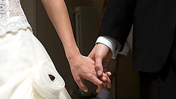 Finto matrimonio per ottenere la carta di soggiorno: 2 nei guai
