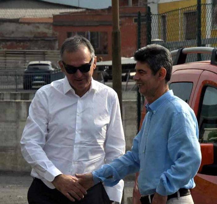 Rossi in visita al Noa e al Civico «Per lui non valgono le norme?»