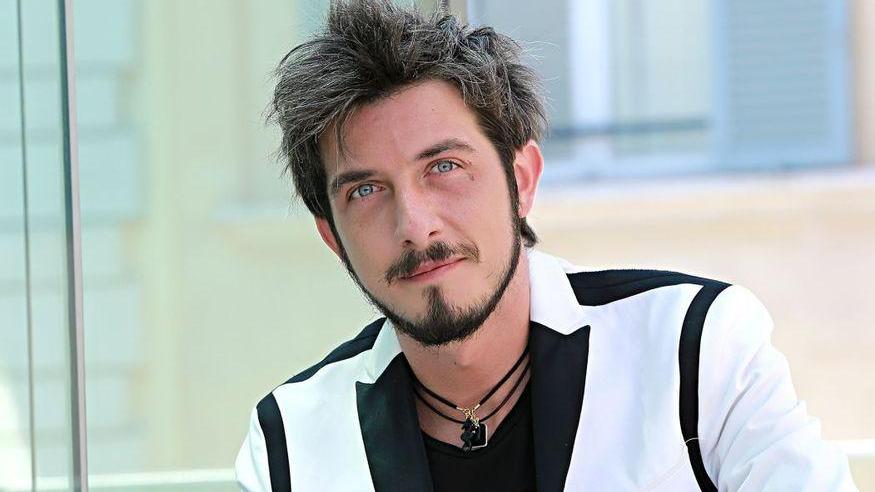 Paolo Ruffini e l’altra faccia dell’isolamento «Mi godo la bella Italia dei balconi e vedo rosa»