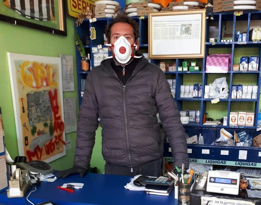 Luca corre a “scaldare” le case «Sempre con guanti e mascherina» 