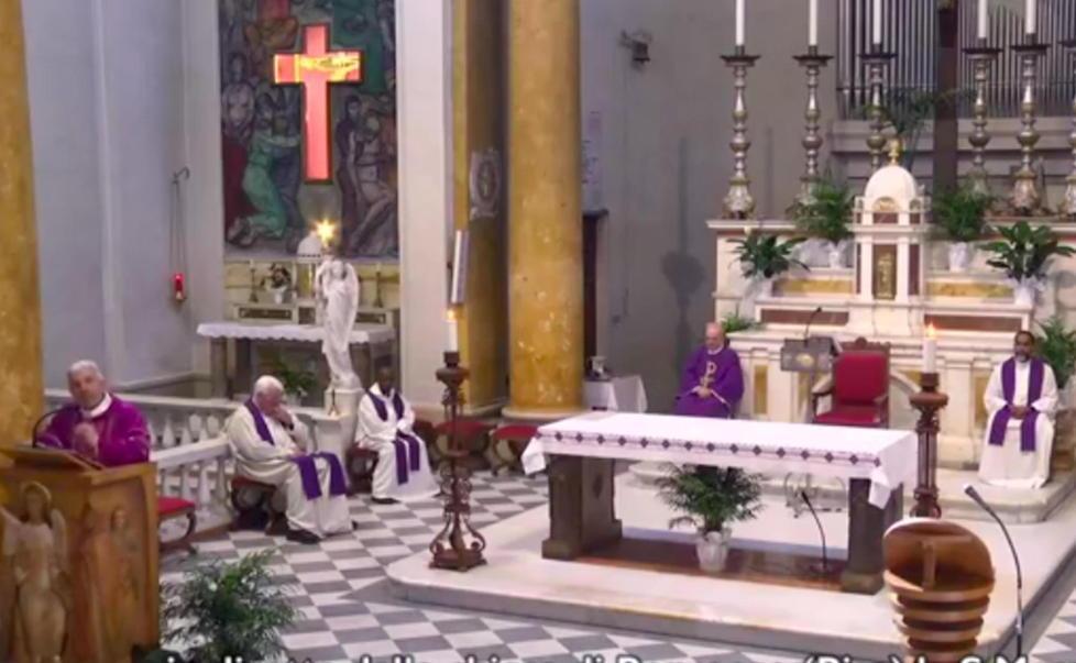 I parroci e le messe social «Sappiamo che i vostri cuori sono dietro il pc»