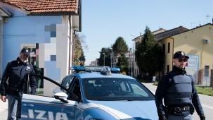 Organizza una festa in casa con gli amici ma arriva la polizia: denunciati 5 giovani