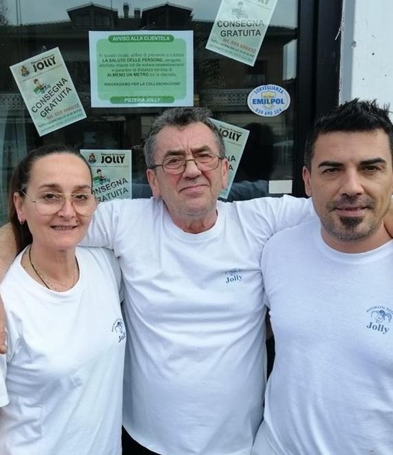 Staff della pizzeria scopre e fa prendere ladro a casa di anziana 