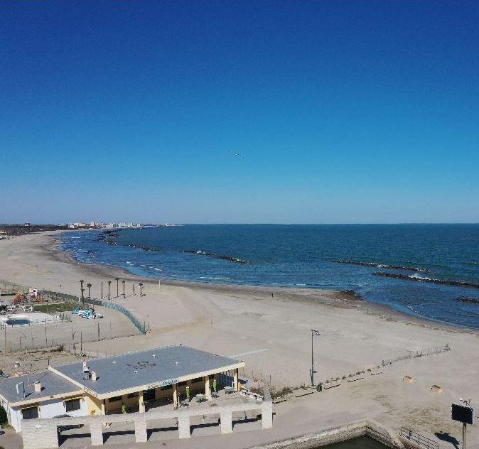 Spiagge deserte, bagni chiusi Covid svuota i lidi comacchiesi