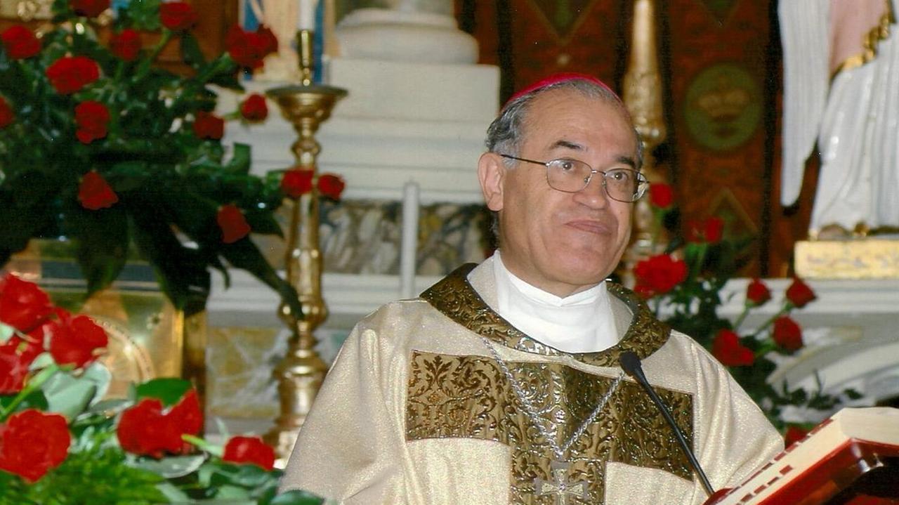 Cattedrale blindata, il vescovo in diretta in tv