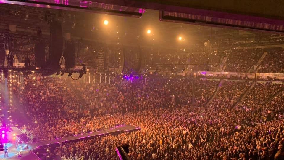 Il concerto dei 30mila che mette i brividi, la scelta scellerata della musica inglese