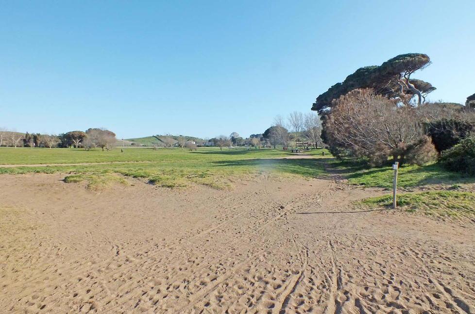 Vietati anche i parchi pubblici e le spiagge. Ferrari: «Serve la collaborazione di tutti» 